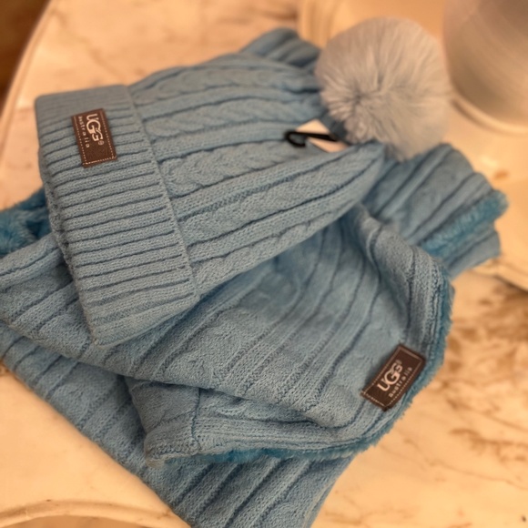 - UGG Sweather Weather Sky Blue  Fleece  pom pom hat infinity scarf set NWT - Picture 6 of 15